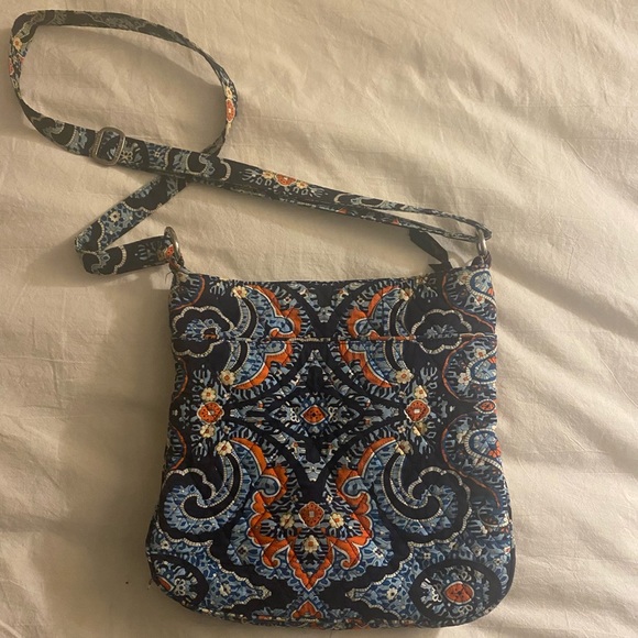 Vera Bradley sling bag - Picture 3 of 3